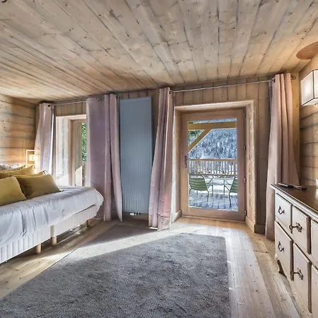 Located In A Quiet Area But In Near Walking Distance To The Center Schönried