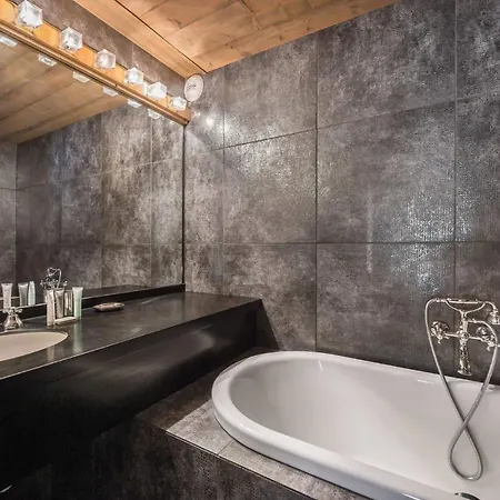 Located In A Quiet Area But In Near Walking Distance To The Center * Schönried