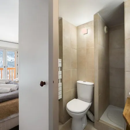 Located In A Quiet Area But In Near Walking Distance To The Center 住宿加早餐酒店 施康里埃德